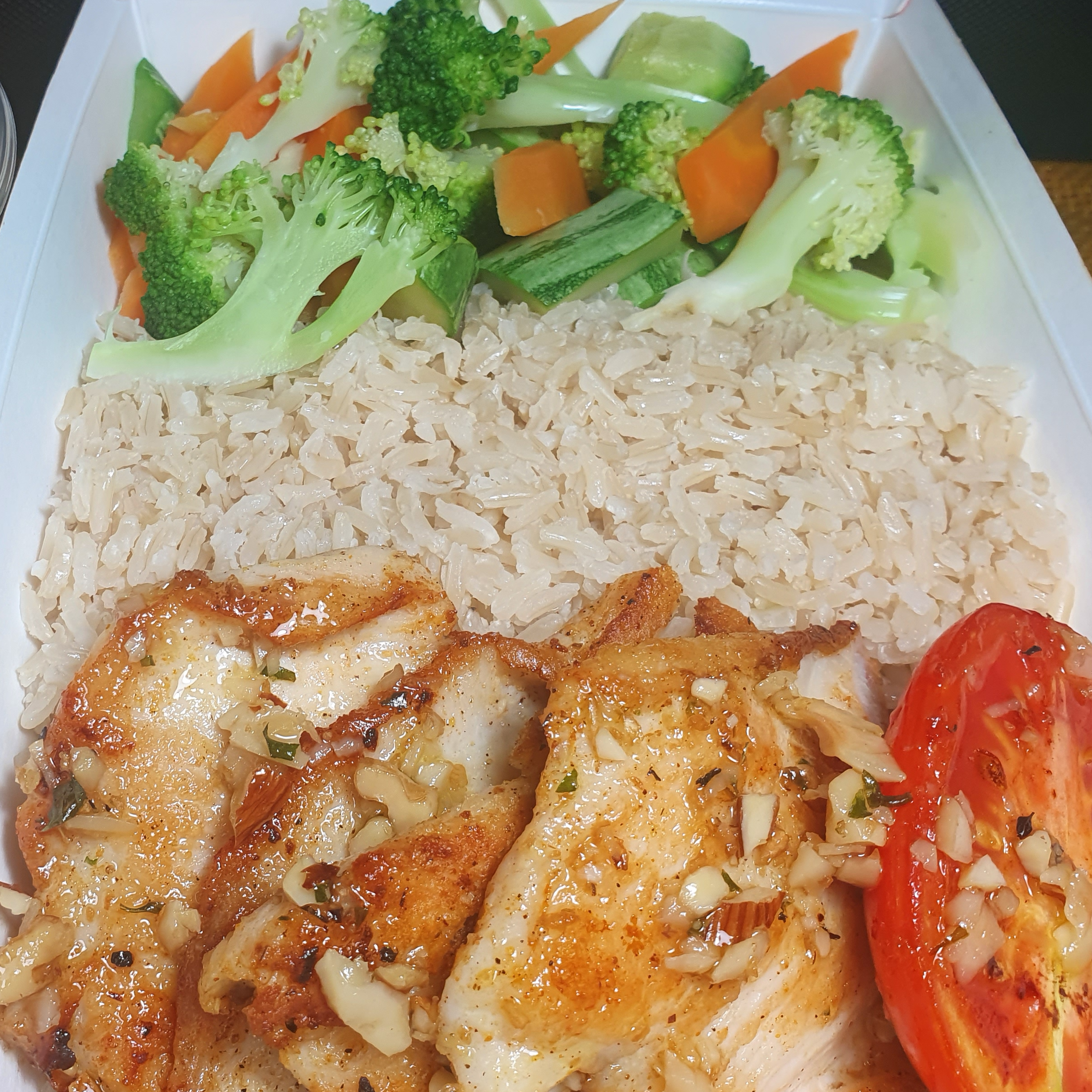 File de frango com arroz integral e legumes ao vapor / CONGELADO