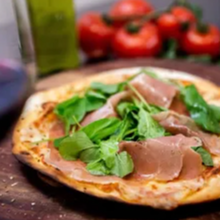 1 Pizza Salgada 35cm + 1 Vinho Tinto