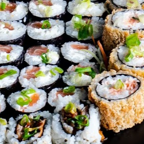 36 Peças - 12 Hots + 12 Filadelfias + 12 Uramaki skin 