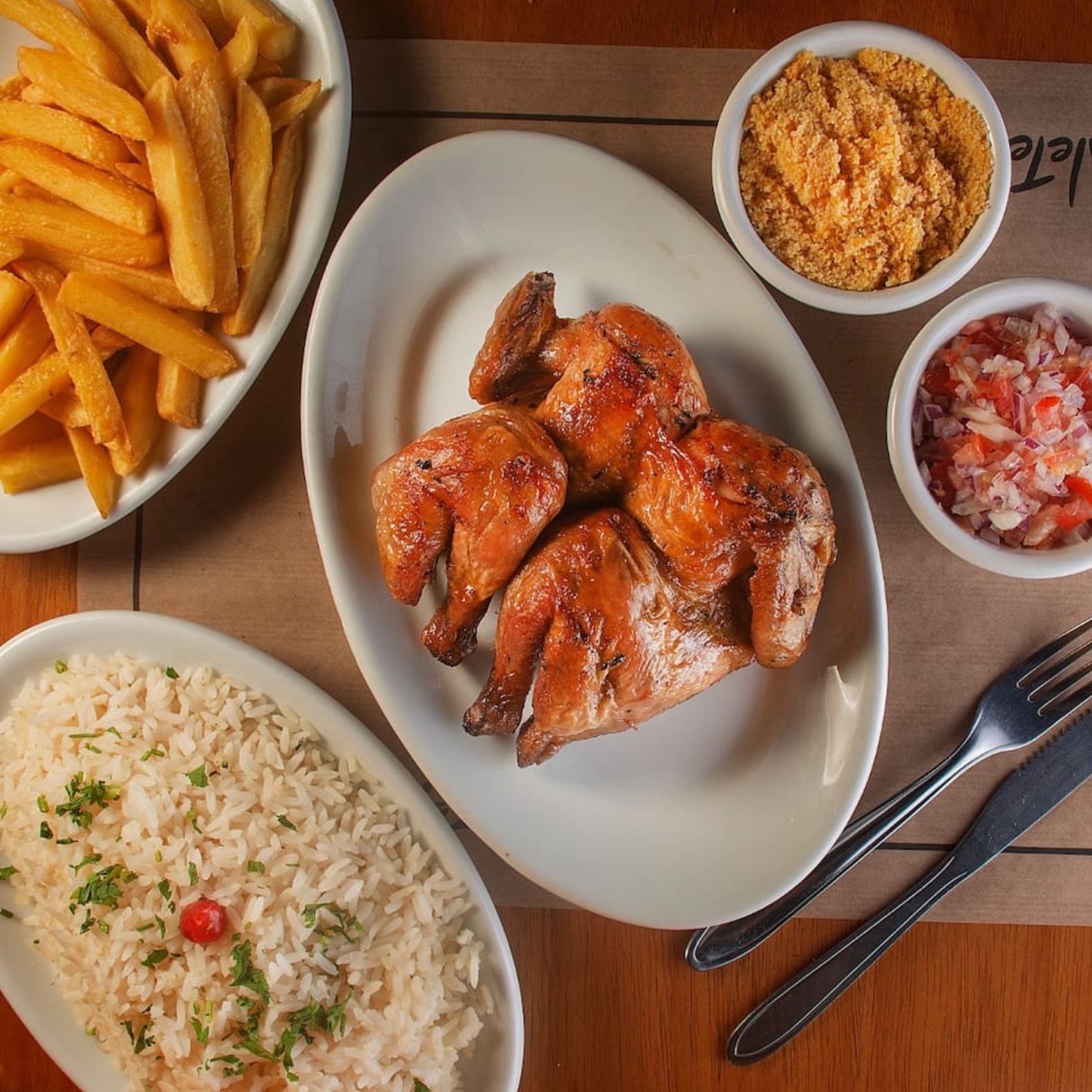 Galeto Desossado na Brasa com farofa e molho a campanha p/ 2 pessoas