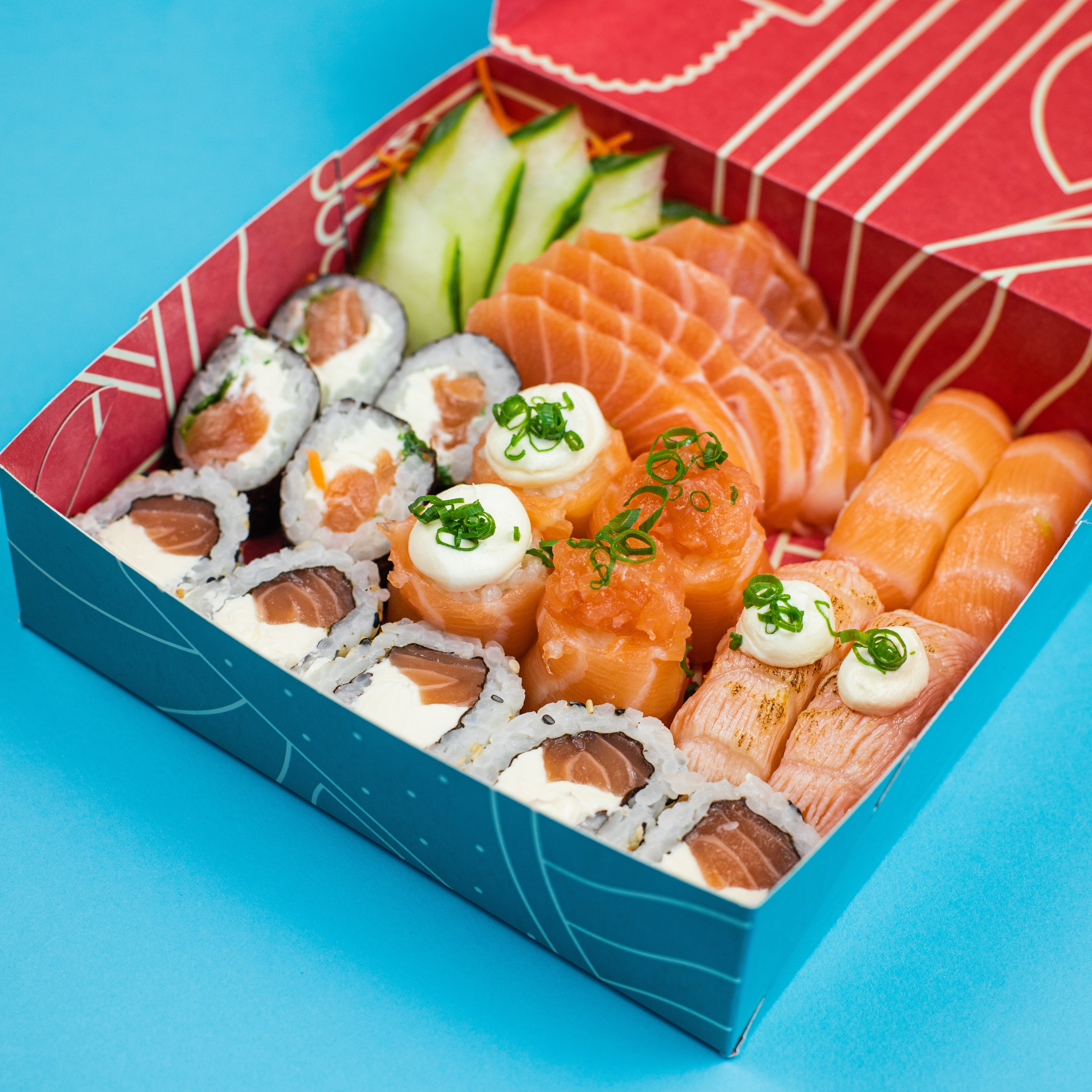 DOMINGO: Combo salmão (23 peças)