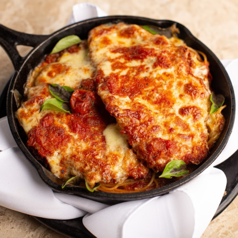 Frango à parmegiana (serve 3 à 4 pessoas)