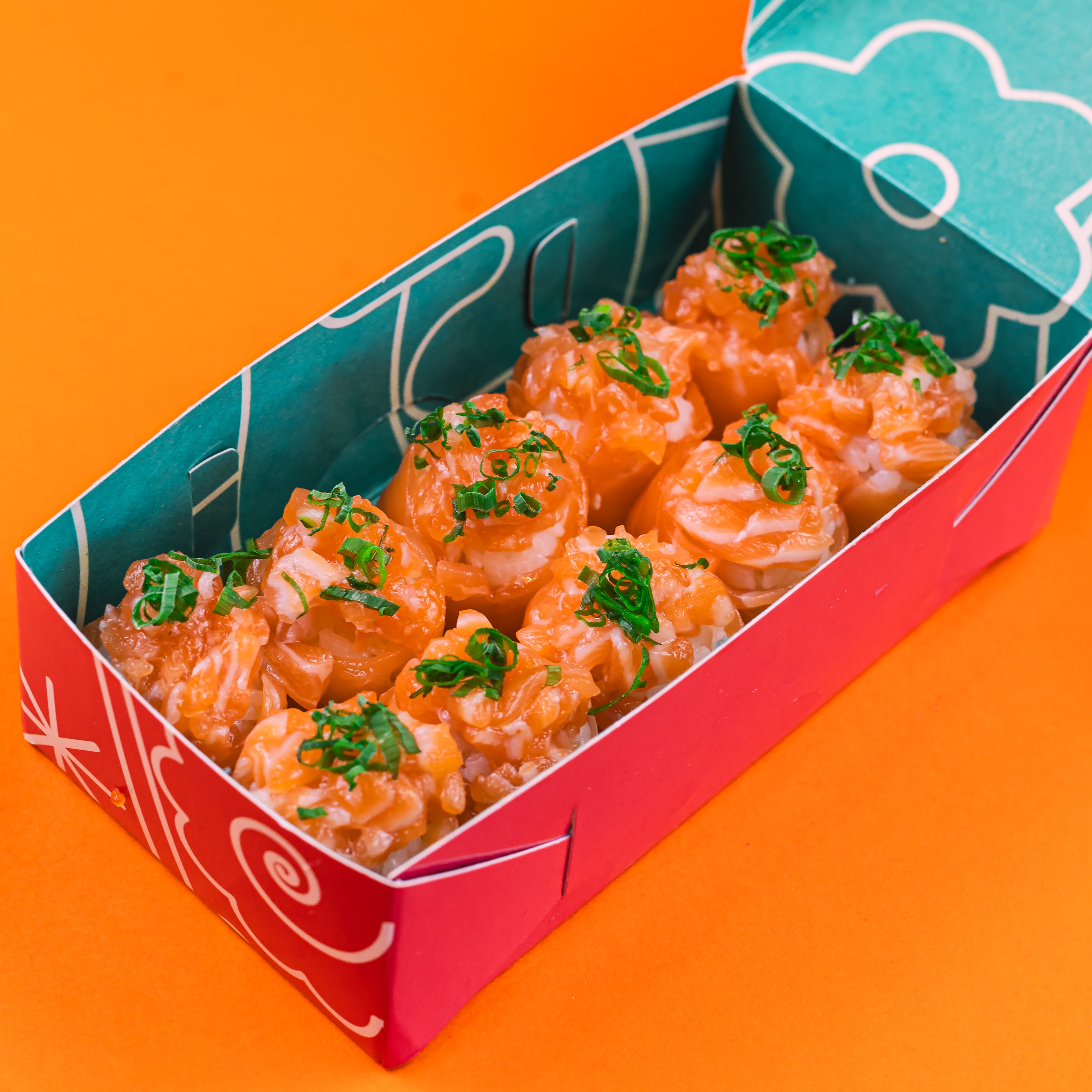 DOMINGO: Gunkan Salmão (10 unidades)