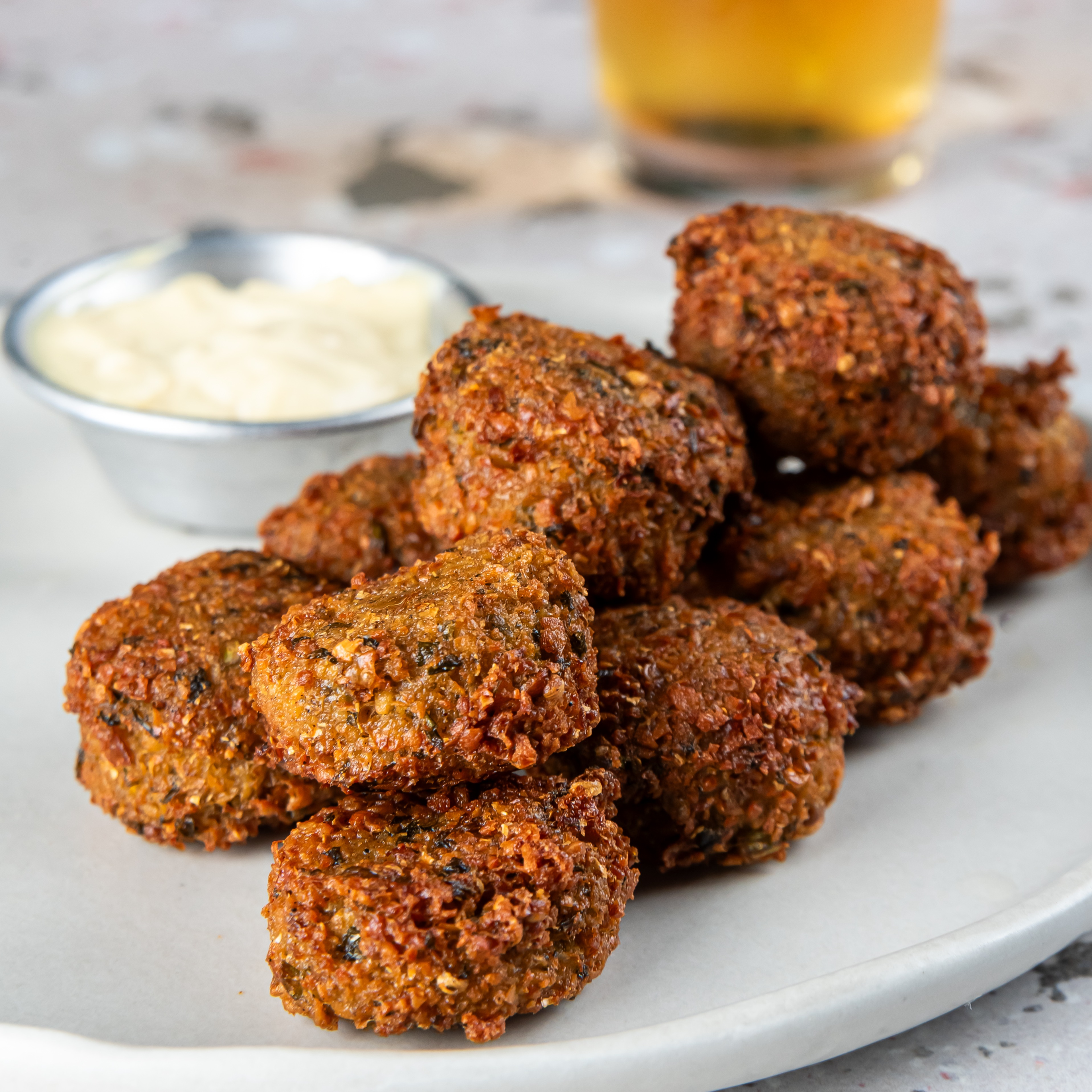 Mini Falafel com molho Caesar