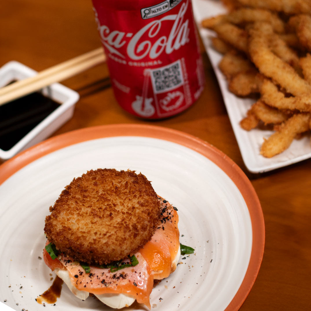 Combo Goru Burger com lula empanada e bebida