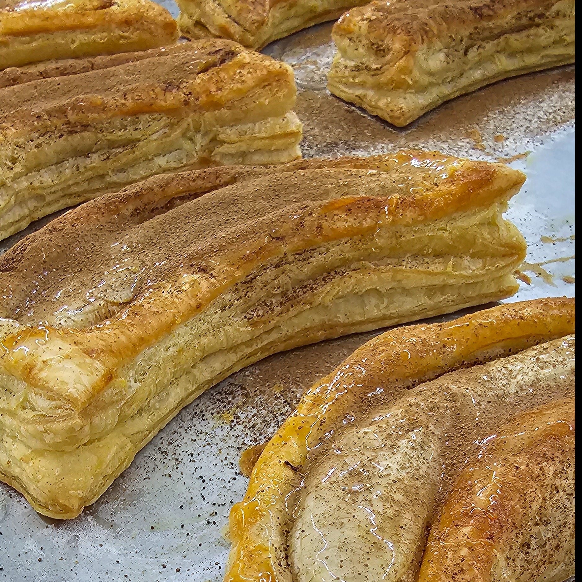 Tira folhada de banana 