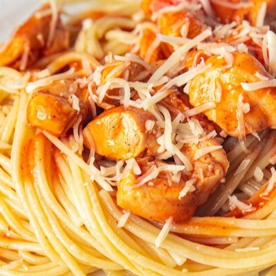 Macarrão com frango cozido