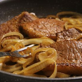 Bife acebolado pequeno