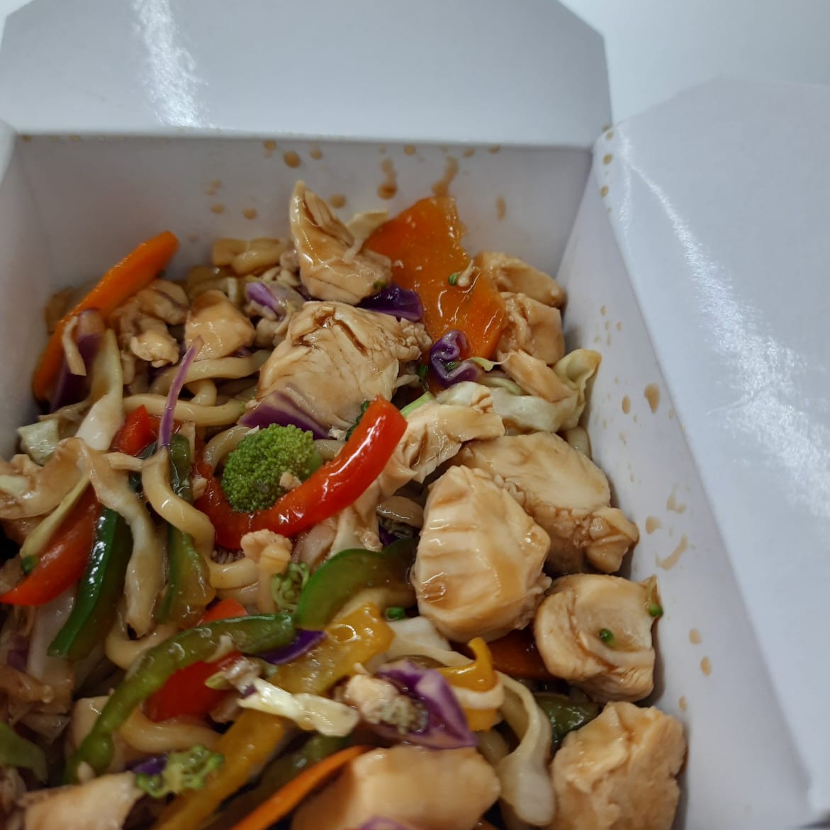 YAKISOBA DE FRANGO G (1 LITRO)