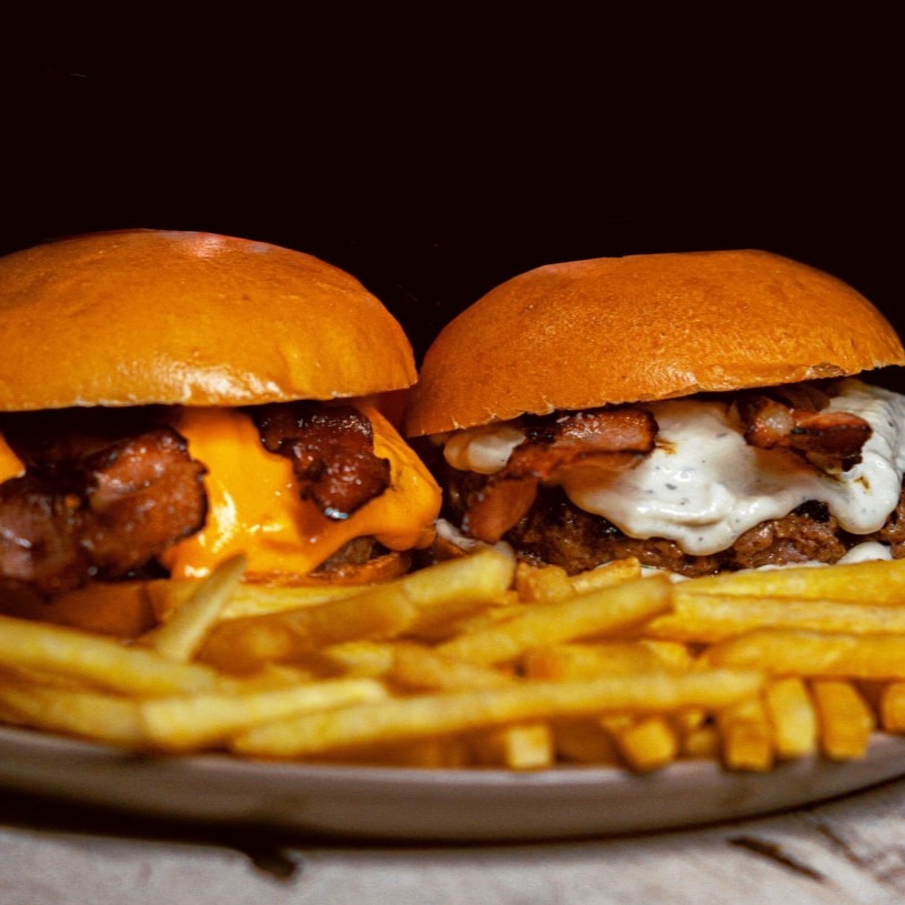 1 Tabacudo, 1 Criado com Vó,  2 Batatas Frita e Coca-cola 500ml