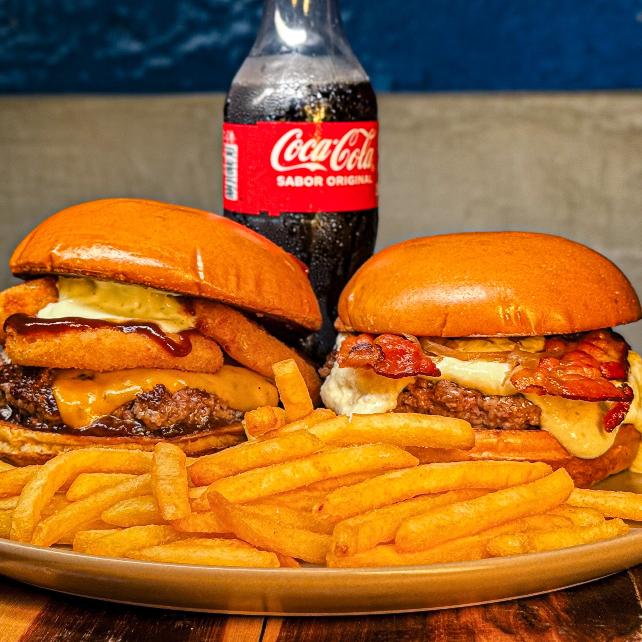 1 Cabuloso, 1 Criado com Vó, 2 Batatas e Coca-cola 500ml