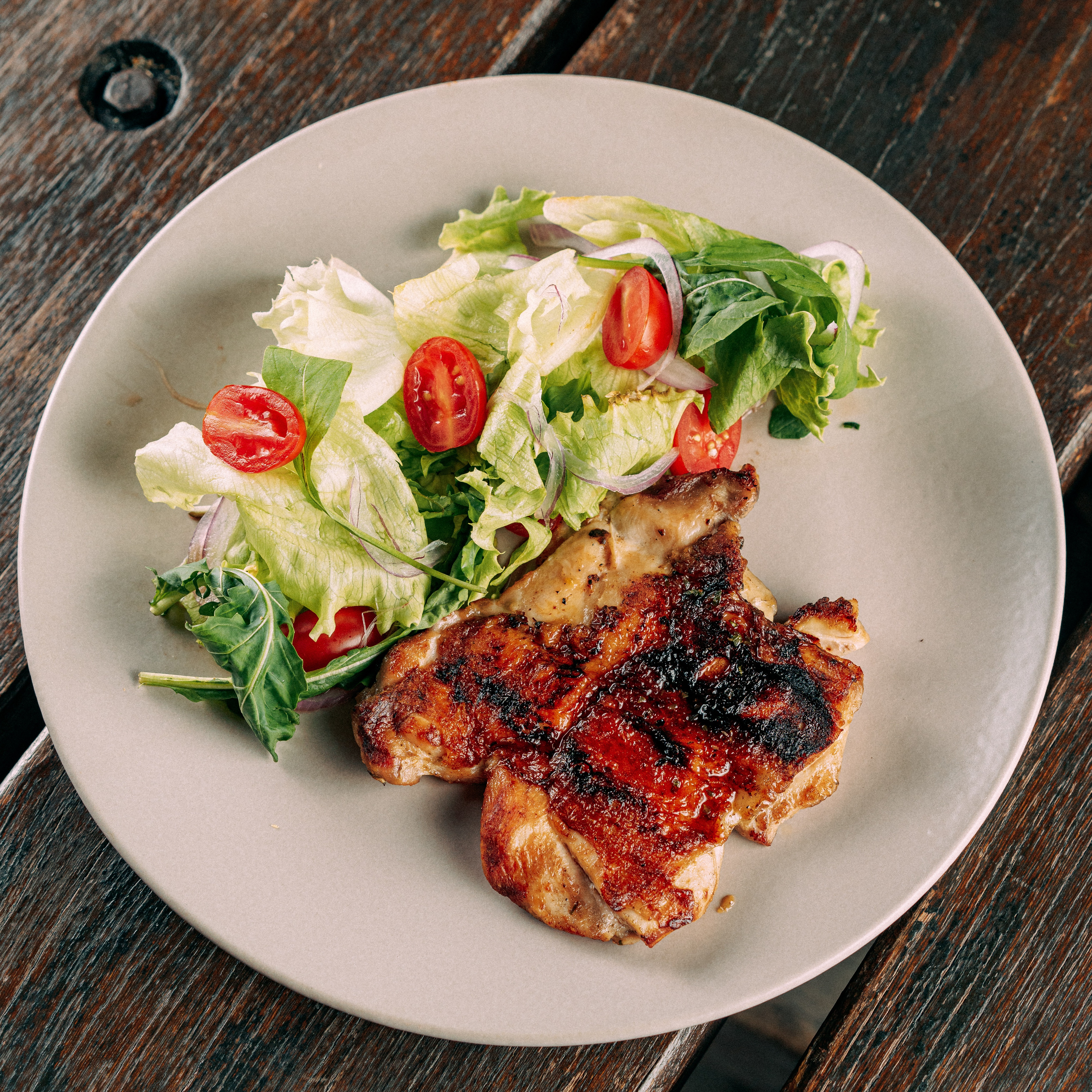 Sobrecoxa crocante + Salada Caesar 