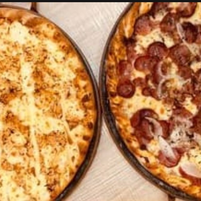 2 Pizzas grandes 35cm: Uma Calabresa e Uma Frango com Catupiry