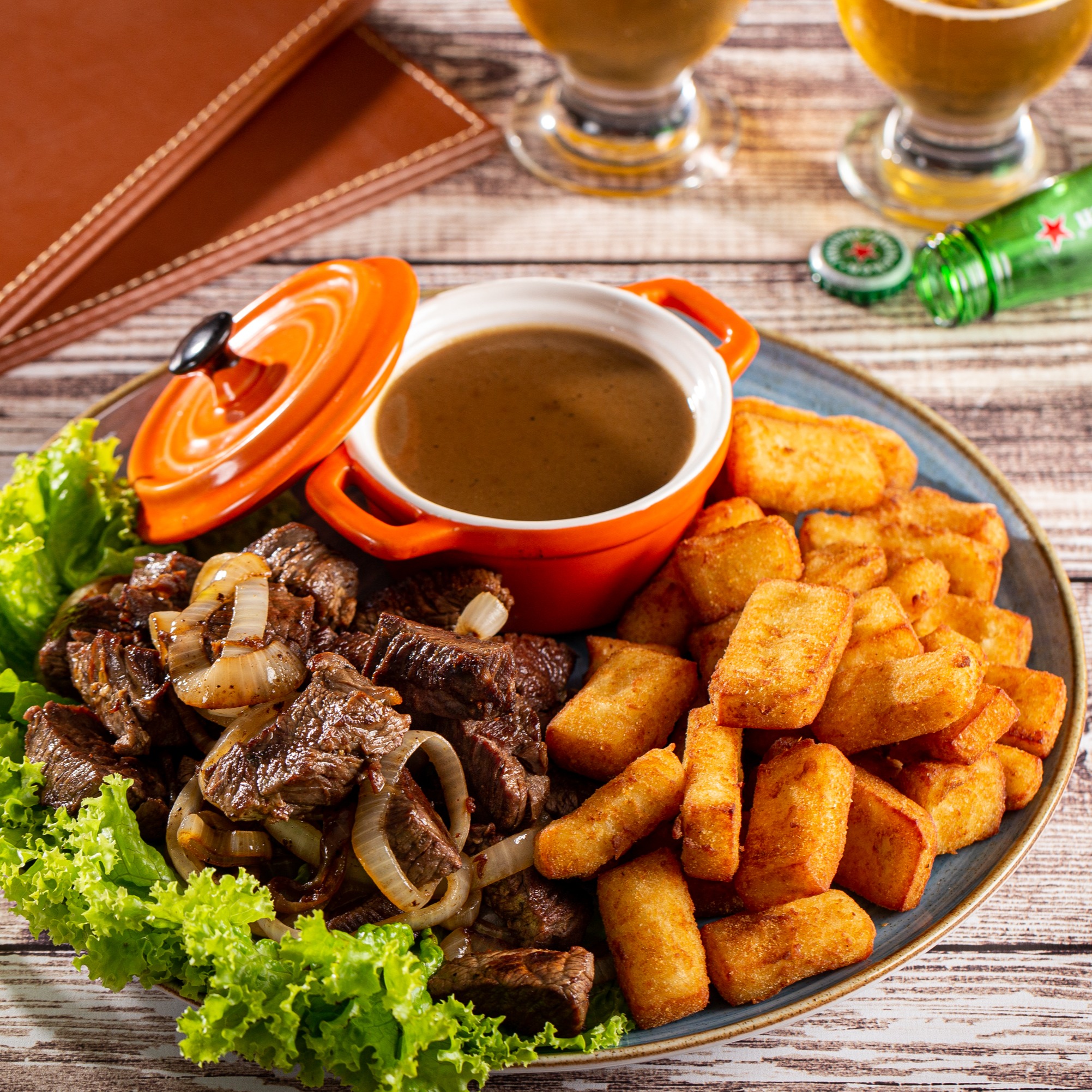 File ao molho madeira c/ queijo a milanesa