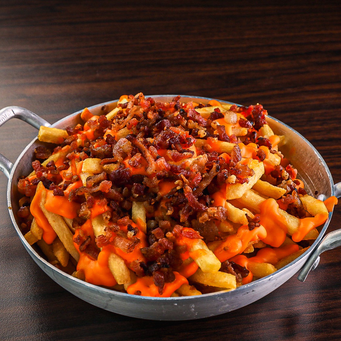 Fritas com cheddar e bacon