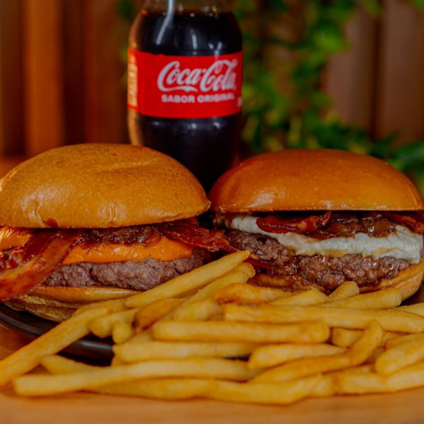 Combo Casal ( 2 Burgueres + 2 Batatas + 1 Coca-cola Original 500ml)