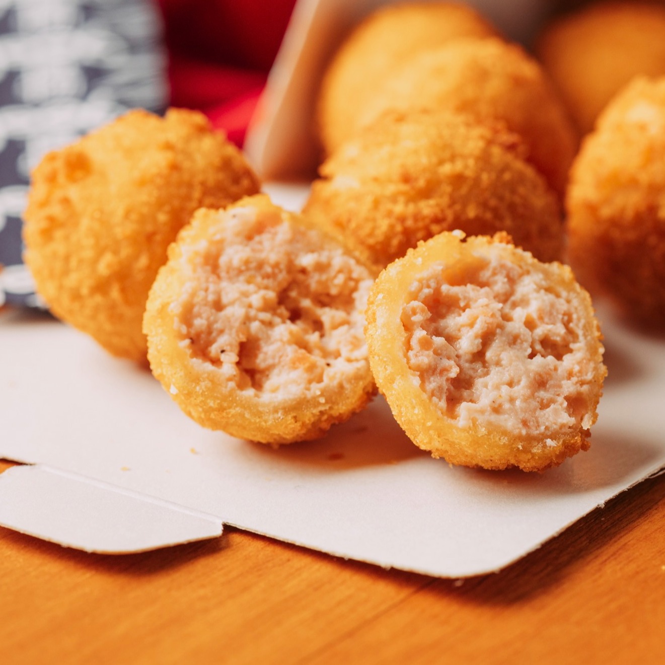 Bolinhas Crocantes de Salmão (10 Unidades)