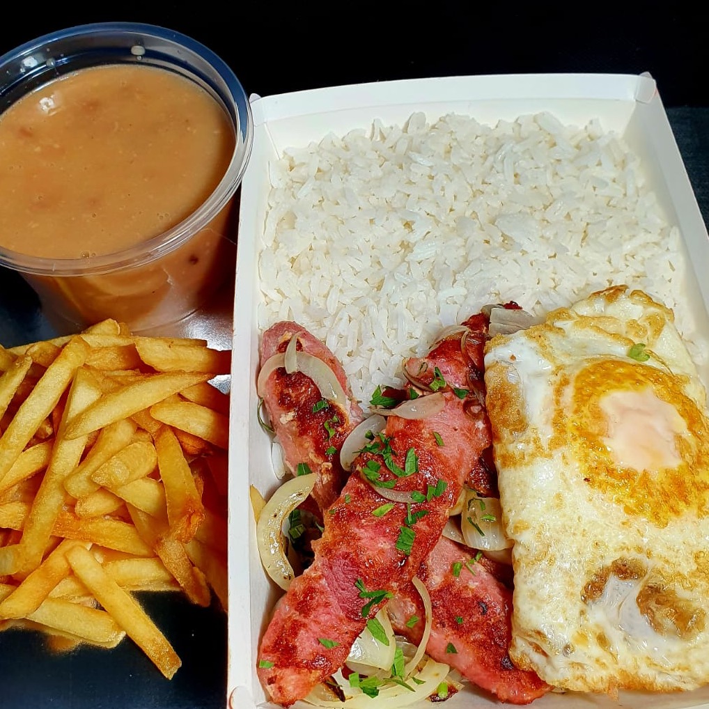 Linguiça toscana com ovo frito