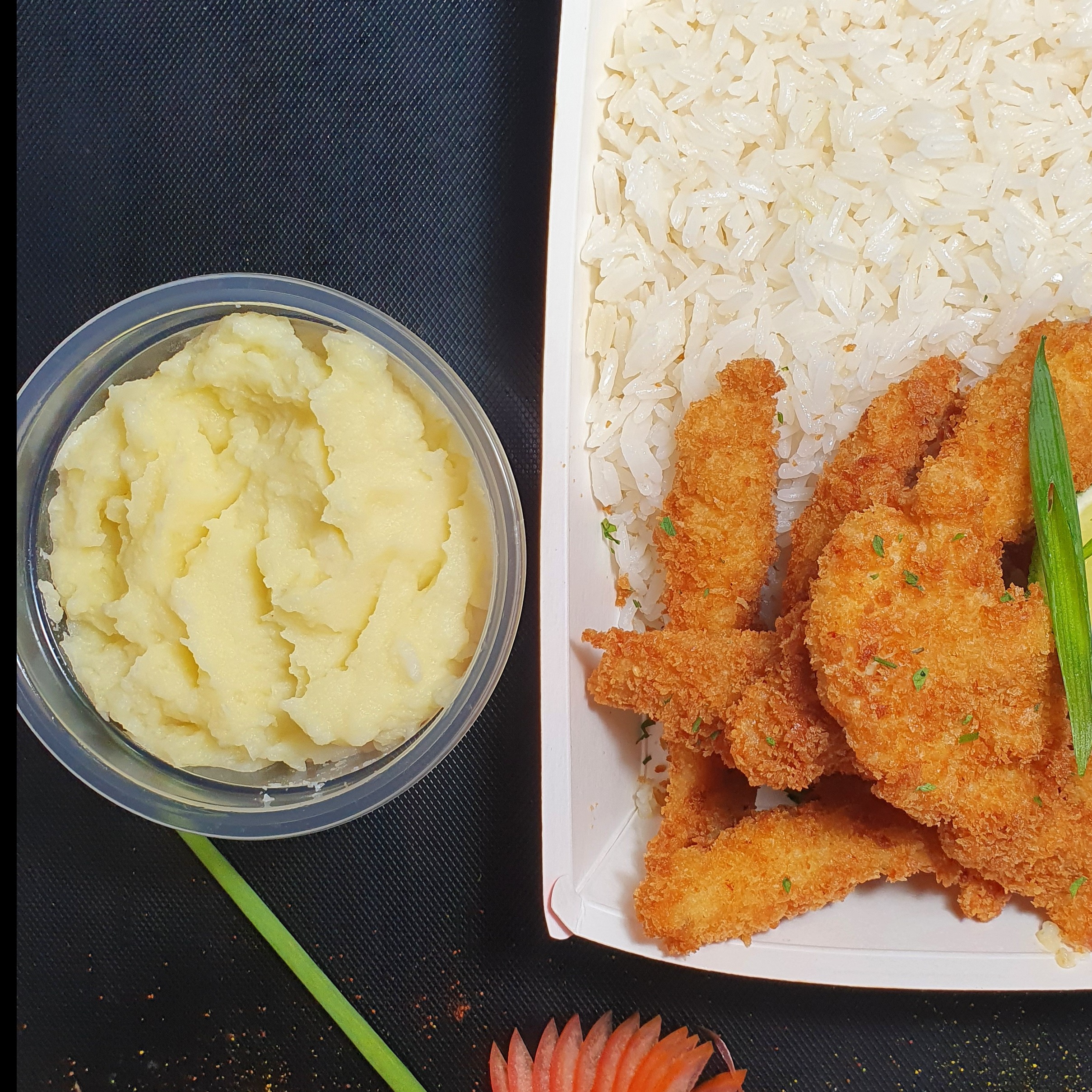 Tiras de filé de coxa à milanesa