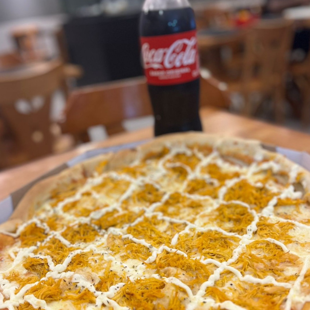 DOMINGOU - PIZZA GIGANTE + CORTADOR DE PIZZA DE BRINDE