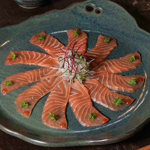 CARPACCIO DE SALMAO COM MOLHO CITRICO