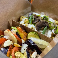 PF Picadinho frango ao molho de alho poró com caponata de legumes LOW CARB