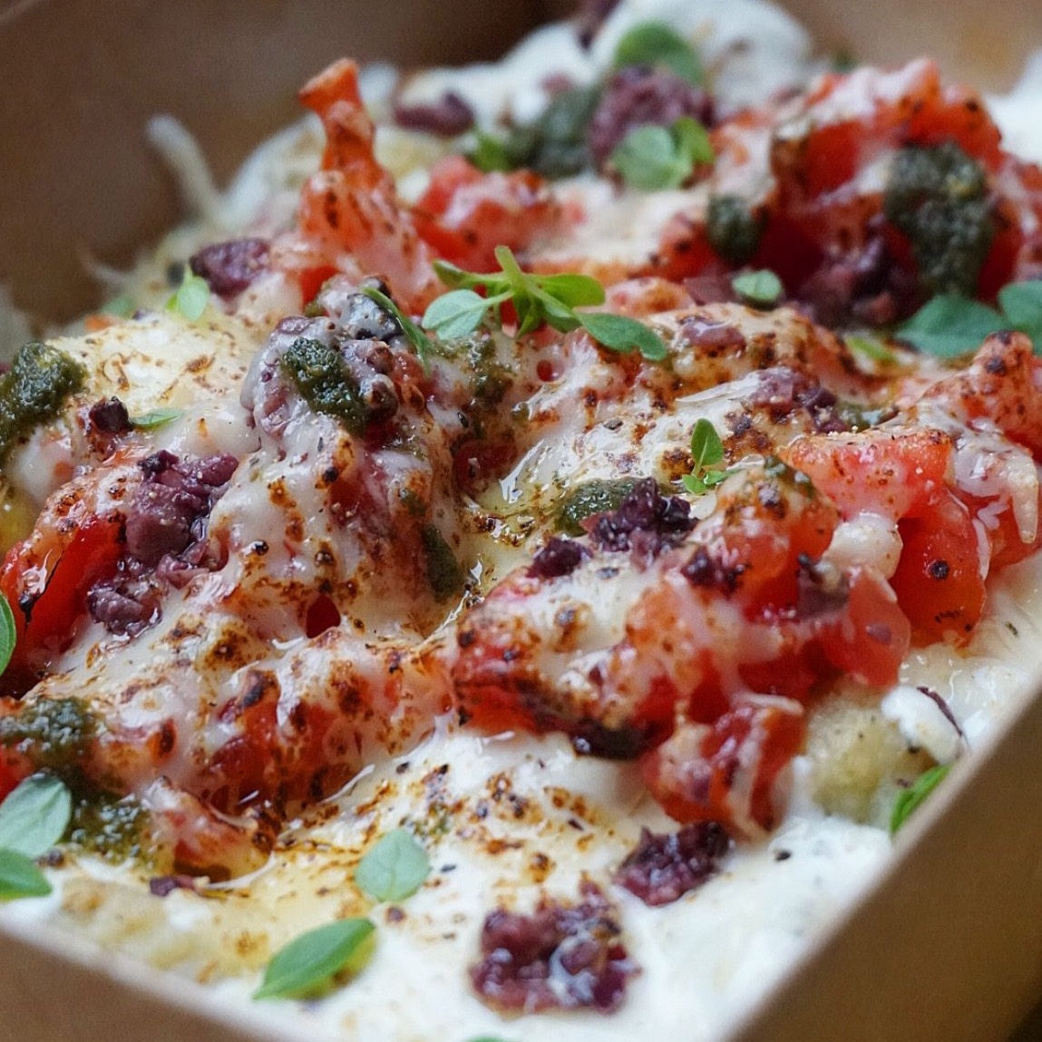 Nhoc de batata doce grelhado ao molho caprese