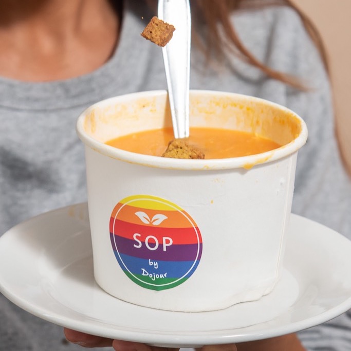 SOPA DE FEIJÃO COM QUEIJO COALHO E COUVE