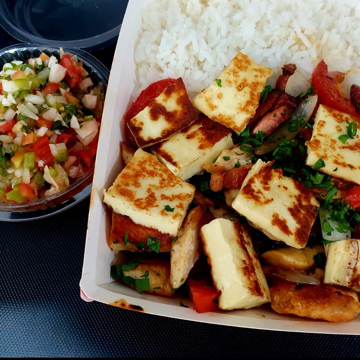 Churrasco de frango com bacon e queijo coalho