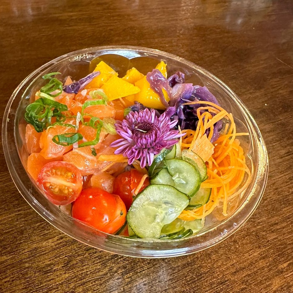 Baby poke Salmão ao molho1