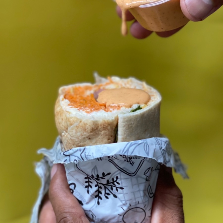 Wrap de Carne desfiada com Molho de nuts