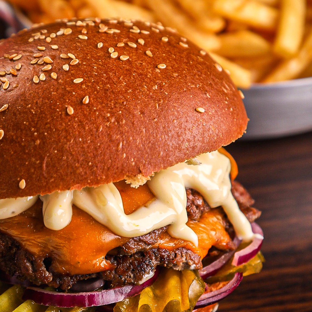 Porção de Fritas + 2 Lanches + 1 Pudim