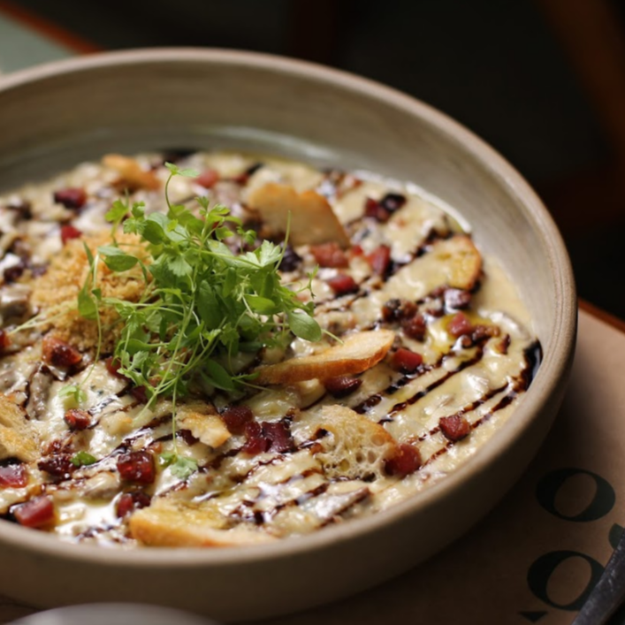 Risoto gorgonzola, mignon em tiras  e bacon (serve 3 à 4 pessoas) 