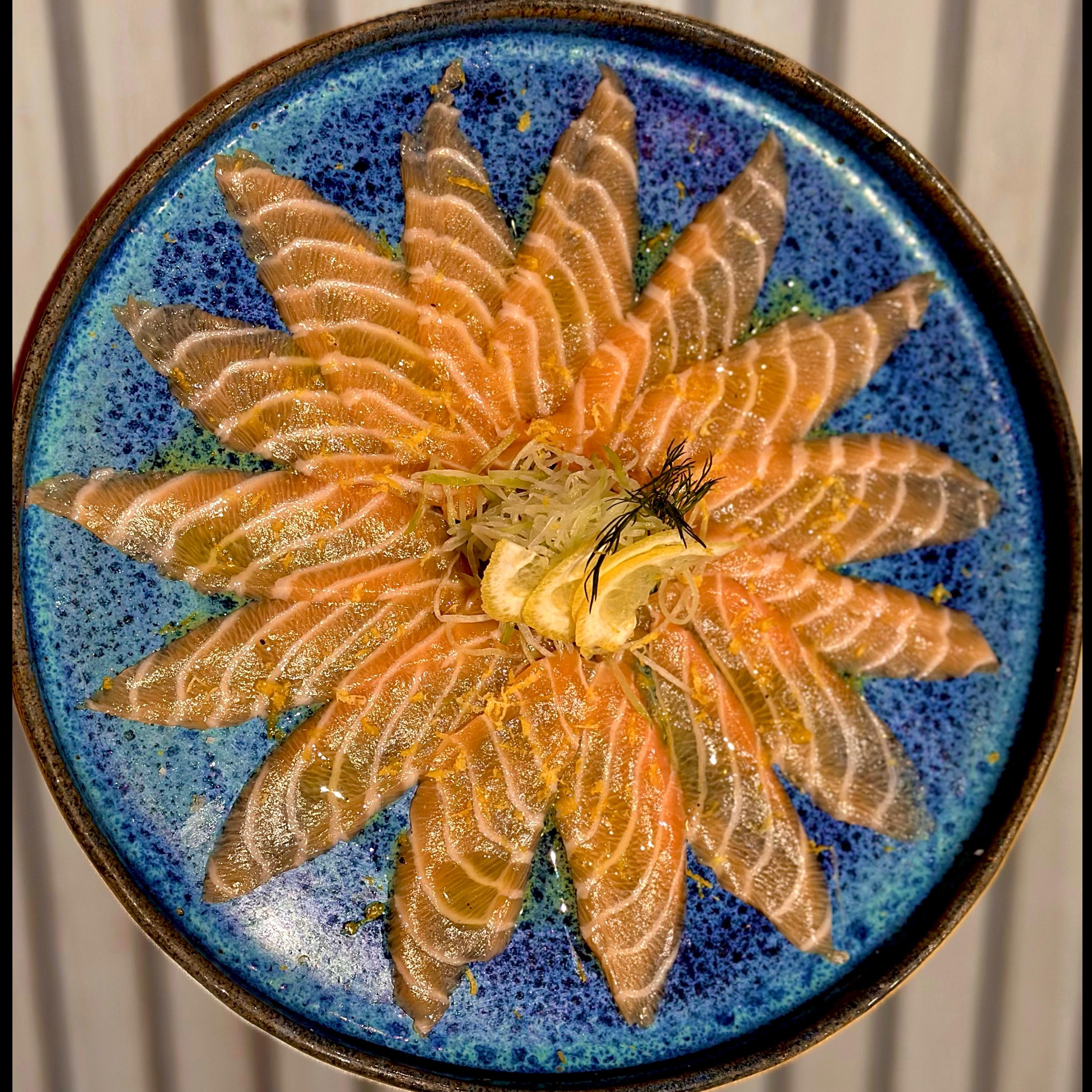 CARPACCIO DE SALMÃO TRUFADO 10 UND