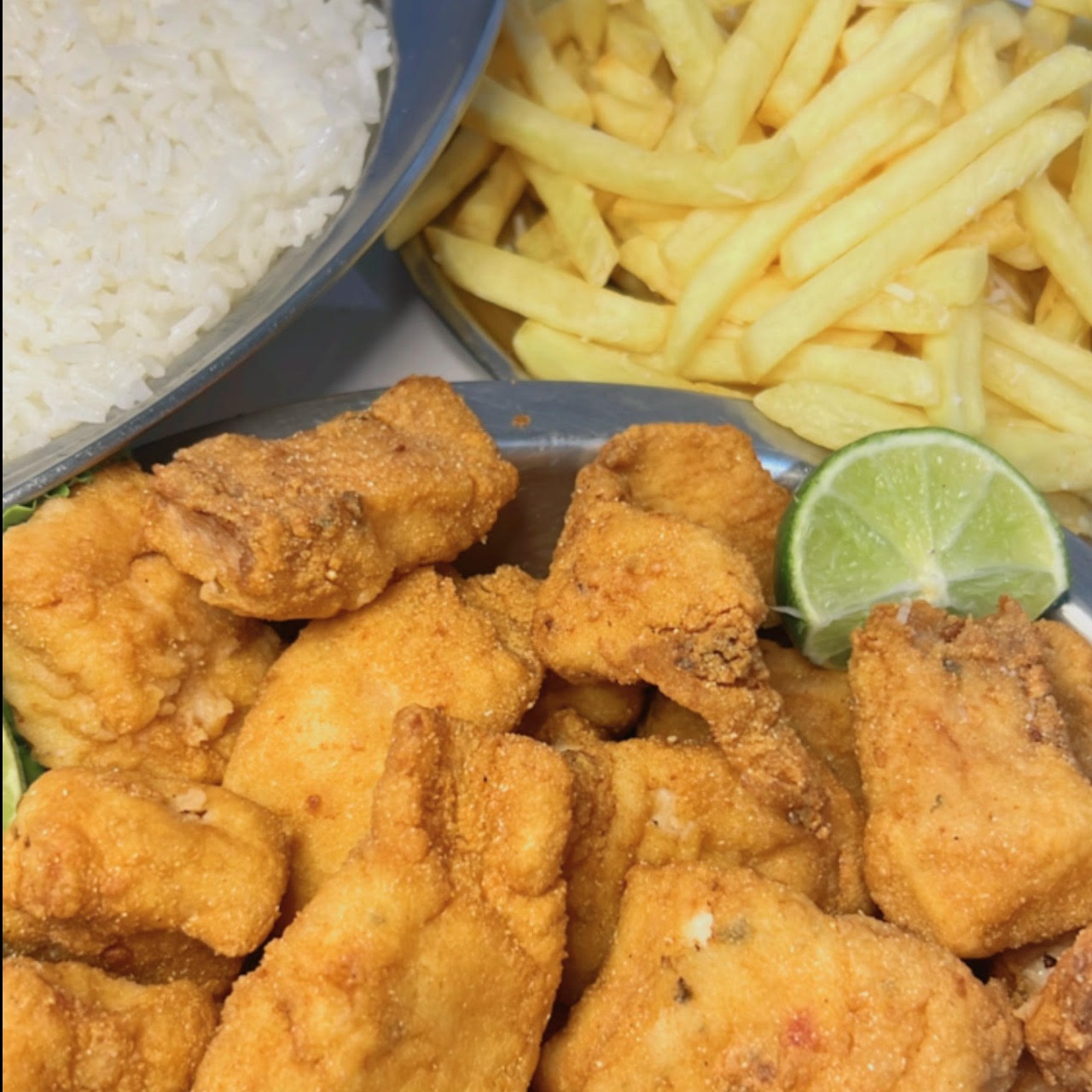  Isca c/ Fritas e arroz 