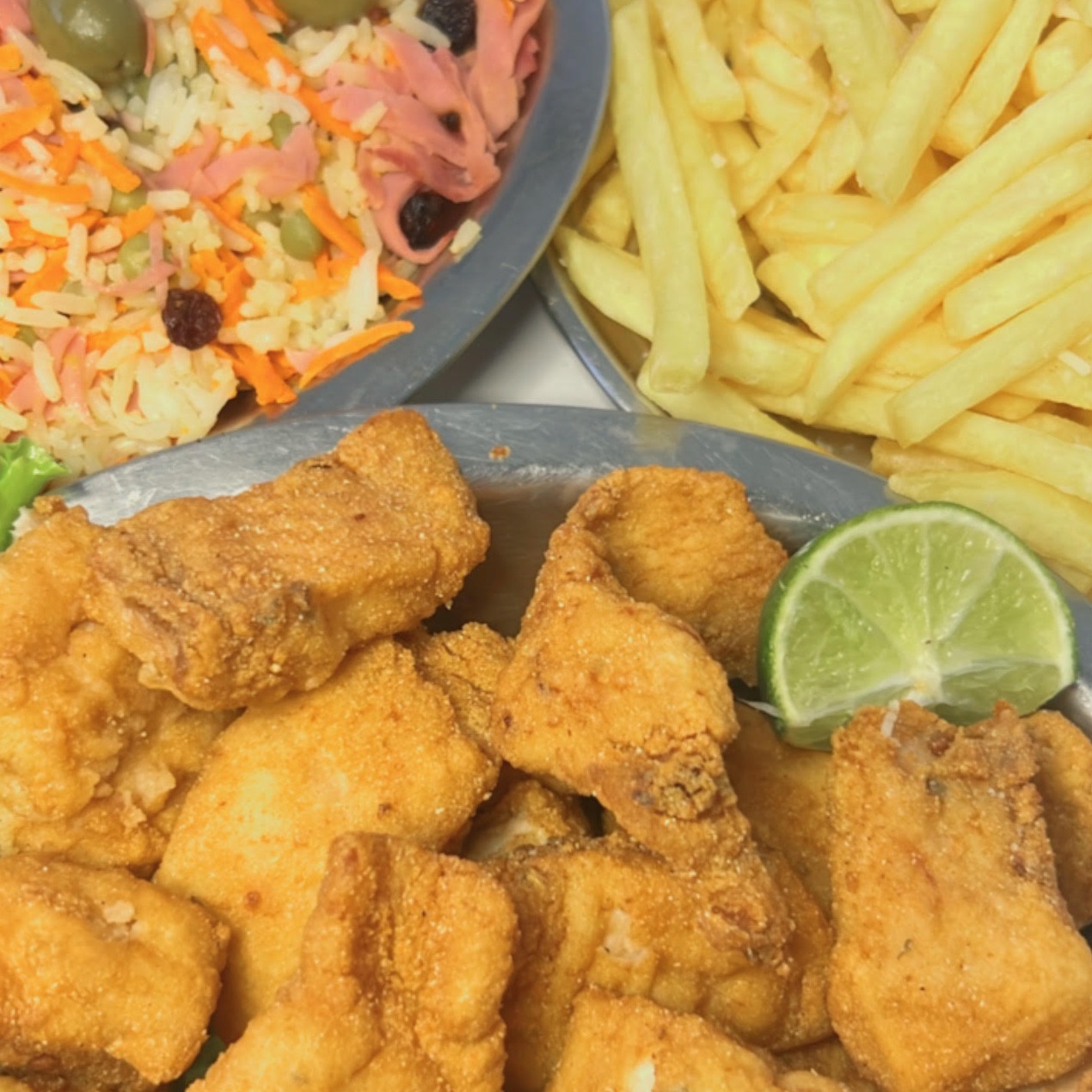 Isca c/ Fritas e arroz a la grega