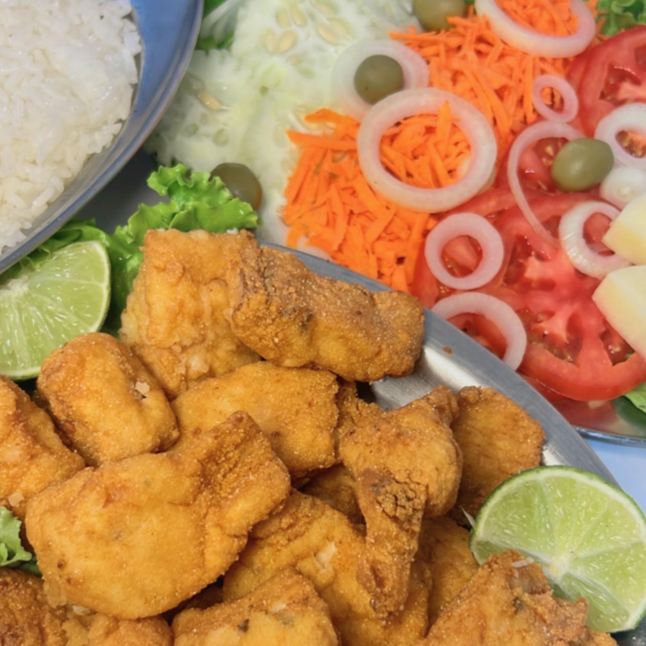 Isca de Badejo c/ salada e arroz