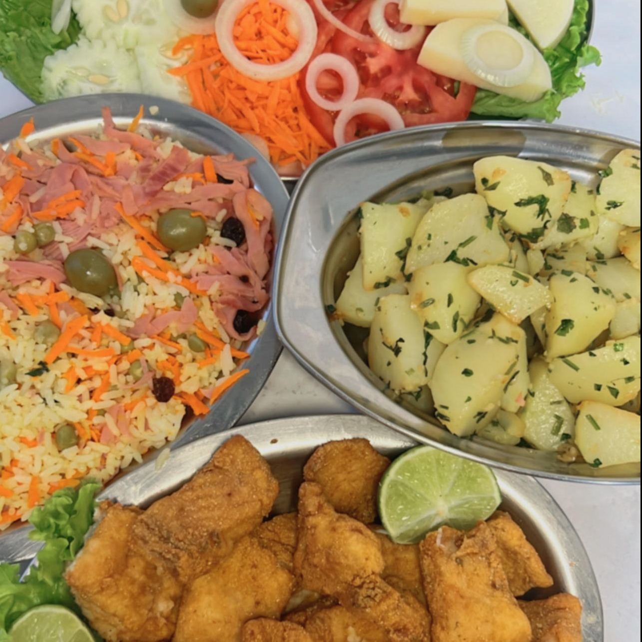 Isca de badejo + arroz a la grega + batata sotê+Salada