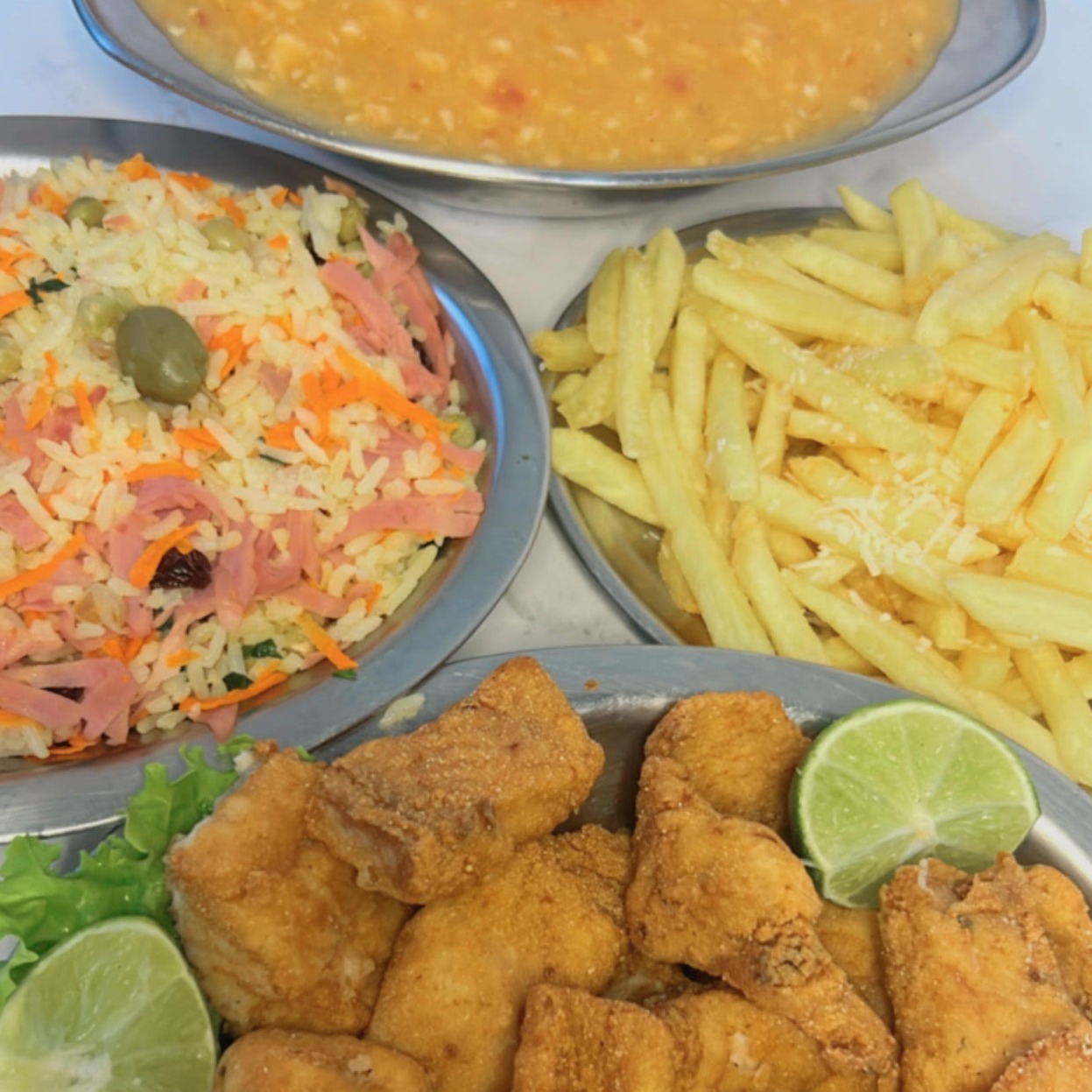 Isca de badejo + arroz a la grega + batata frita+pirão