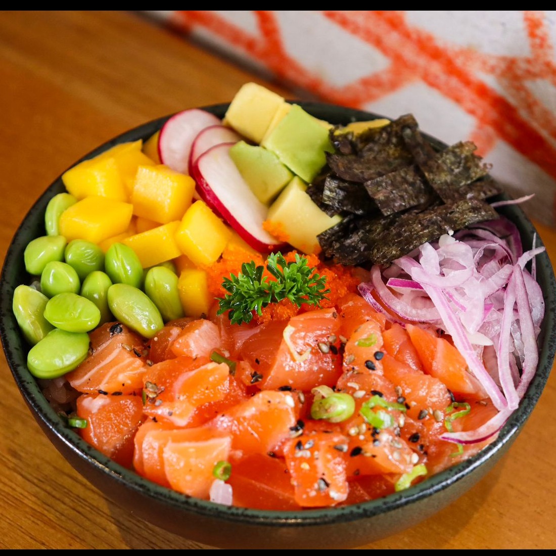 POKE SALMÃO TROPICAL