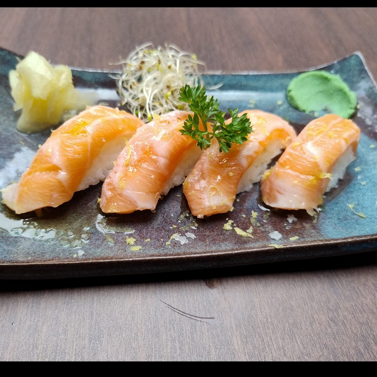 804 - Niguiri de Salmão Trufado