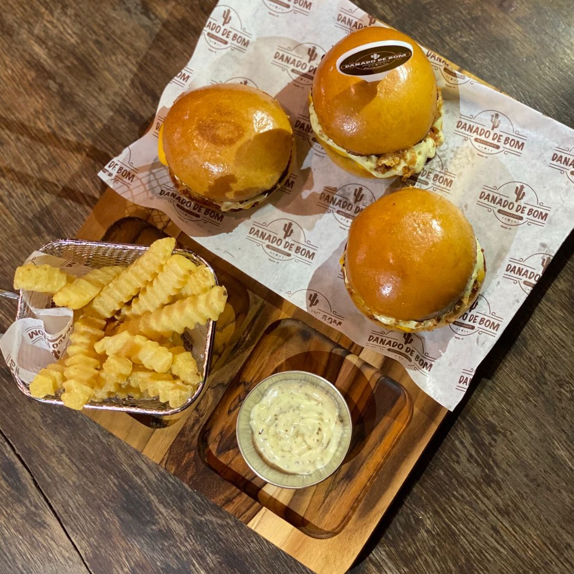 MINI BURGUERS BACON + FRITAS