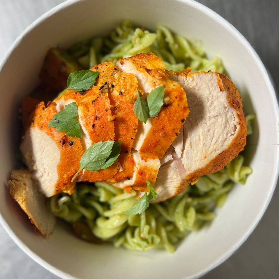 NEW Salada de Massa ao pesto com tomates assados e frango 