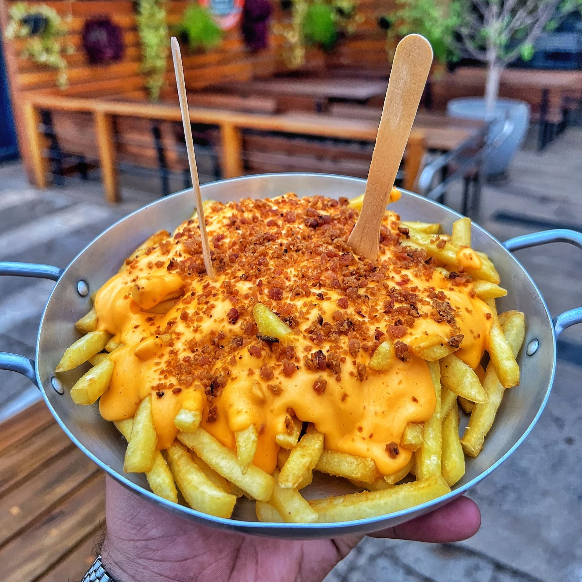 BATATA COM CHEDDAR  E BACON