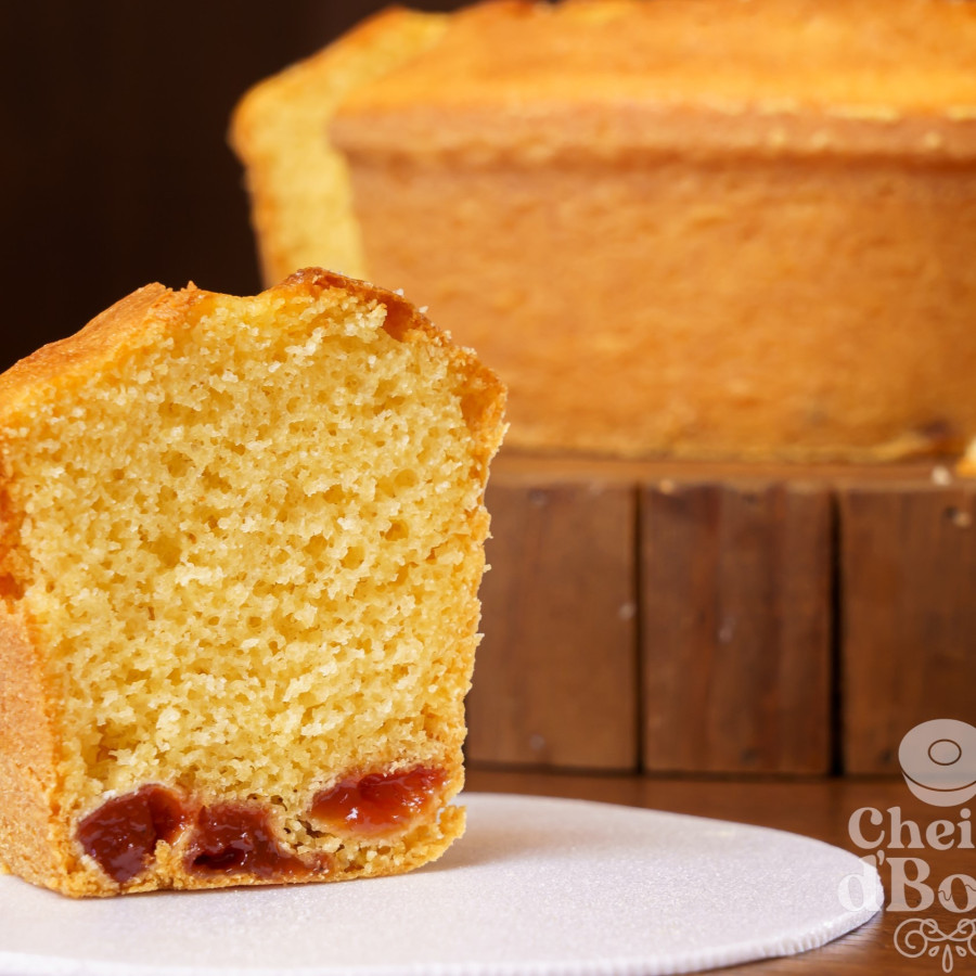 Bolo de Fubá com Goiabada