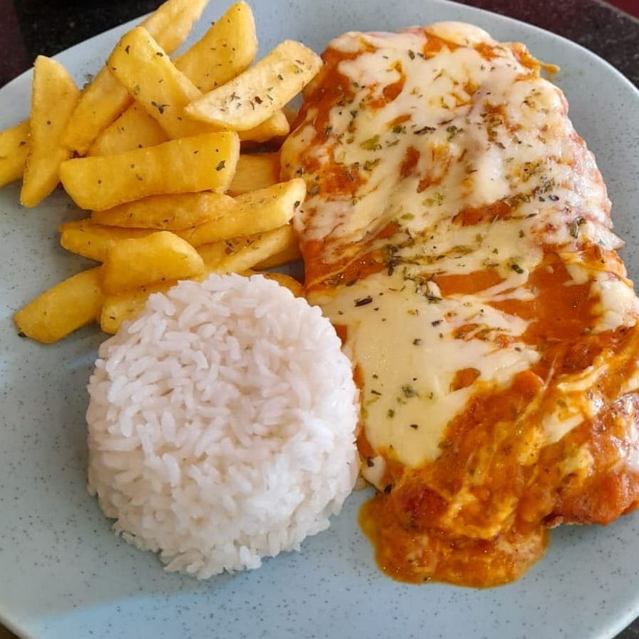 Parmegiana de Filé de Frango (Serve 1 pessoa)