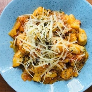Nhoque de Batata Doce ao Molho Sugo (Serve 1 pessoa)