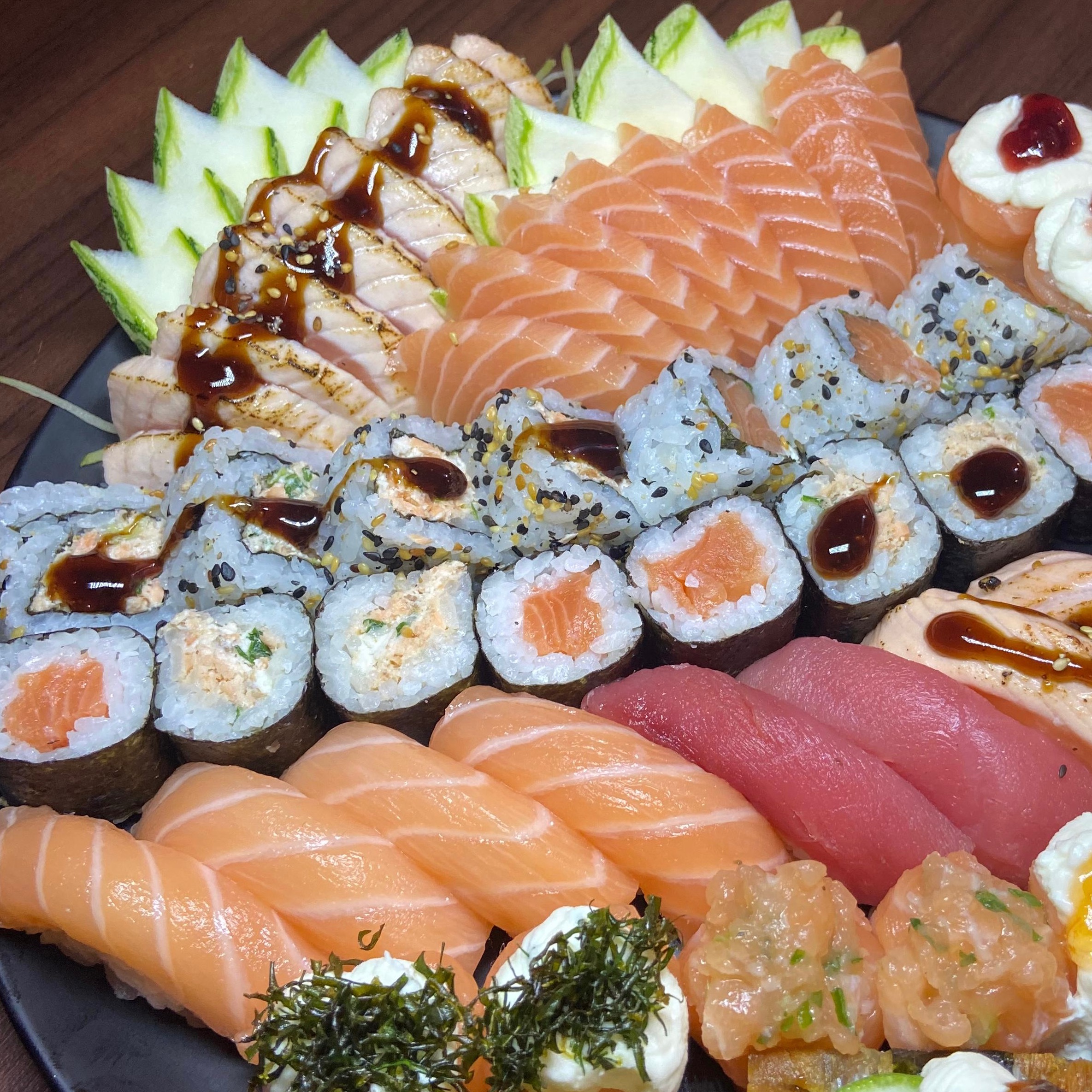 COMBO MEGA BANQUETE - 88 PEÇAS