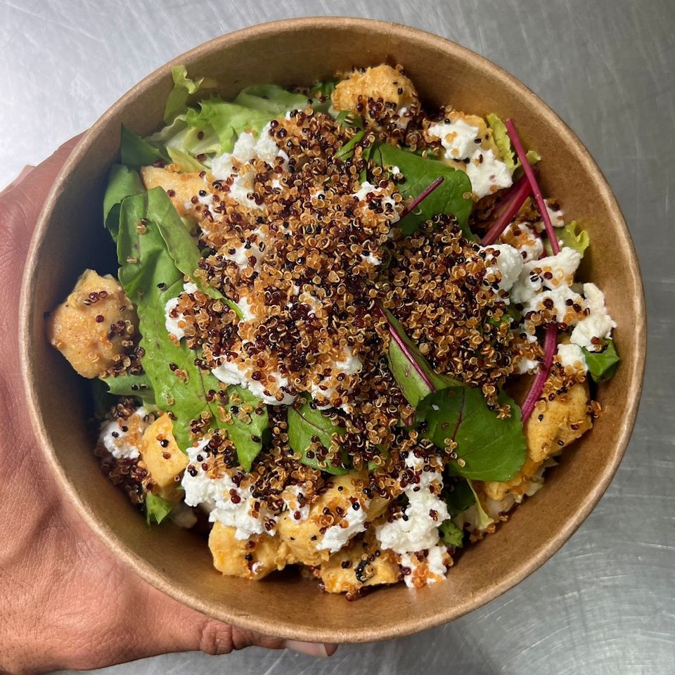 NEW Salada de Quinoa com frango e queijo de cabra 