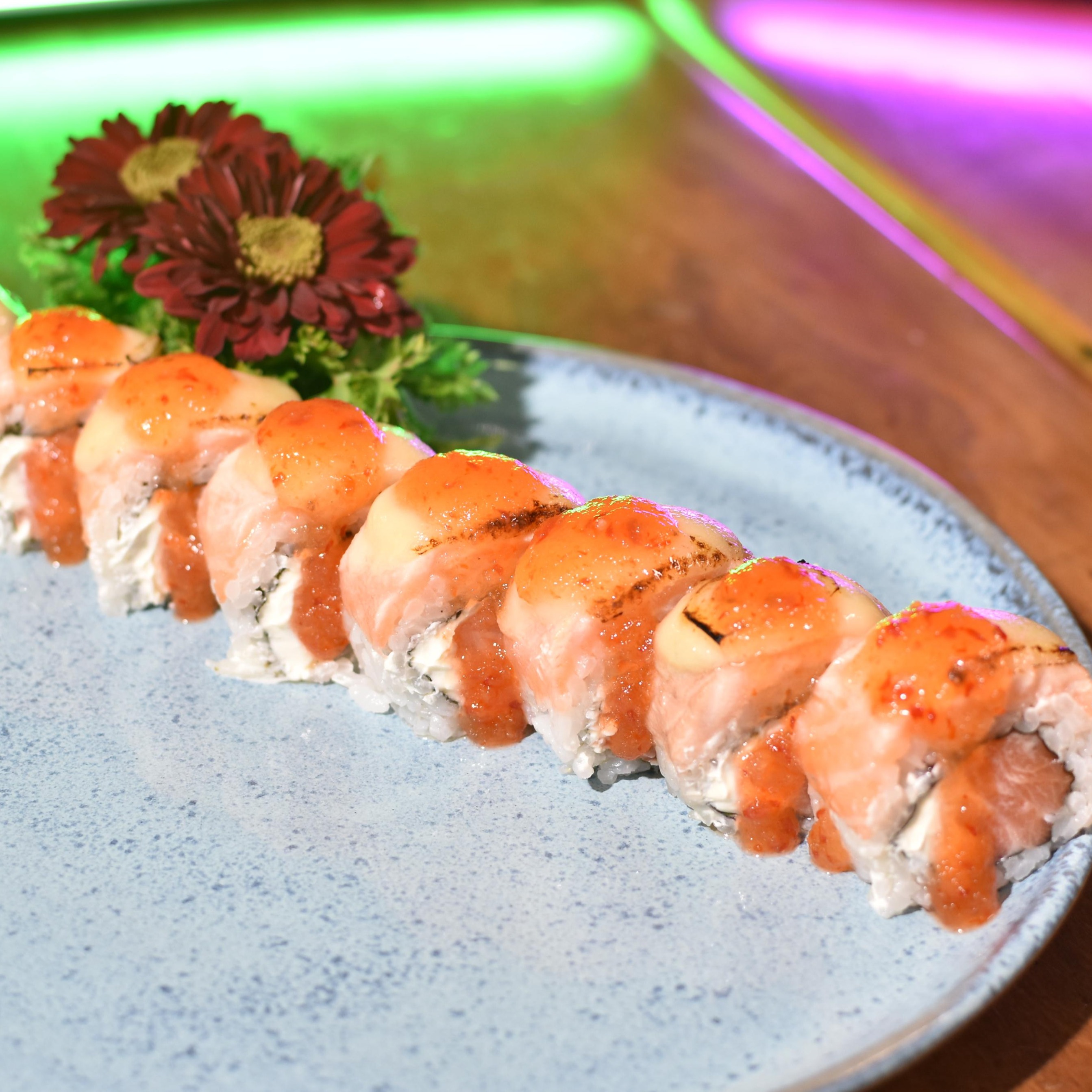 URAMAKI SALMÃO-BRIE